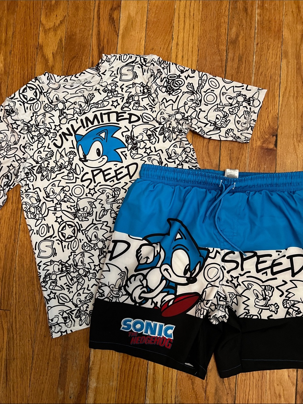 Boys swim rash guard and shorts 10-12 - Picture 1 of 6